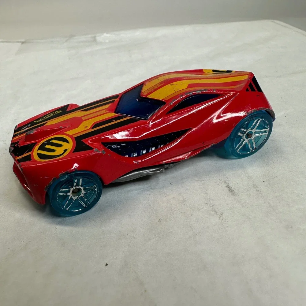 Hot Wheels‎ Urban Agent Red 2008 Mattel Diecast Toy Car Number 3 Blue Wheels